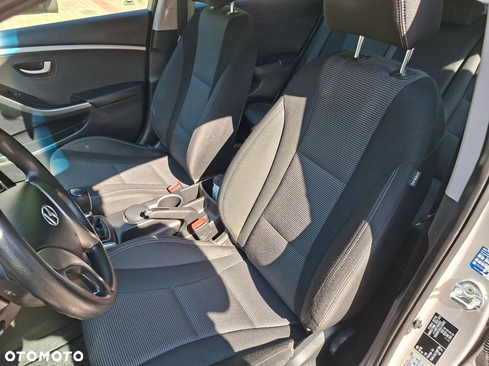 Hyundai i30 blue Kombi 1.4 Classic - 17