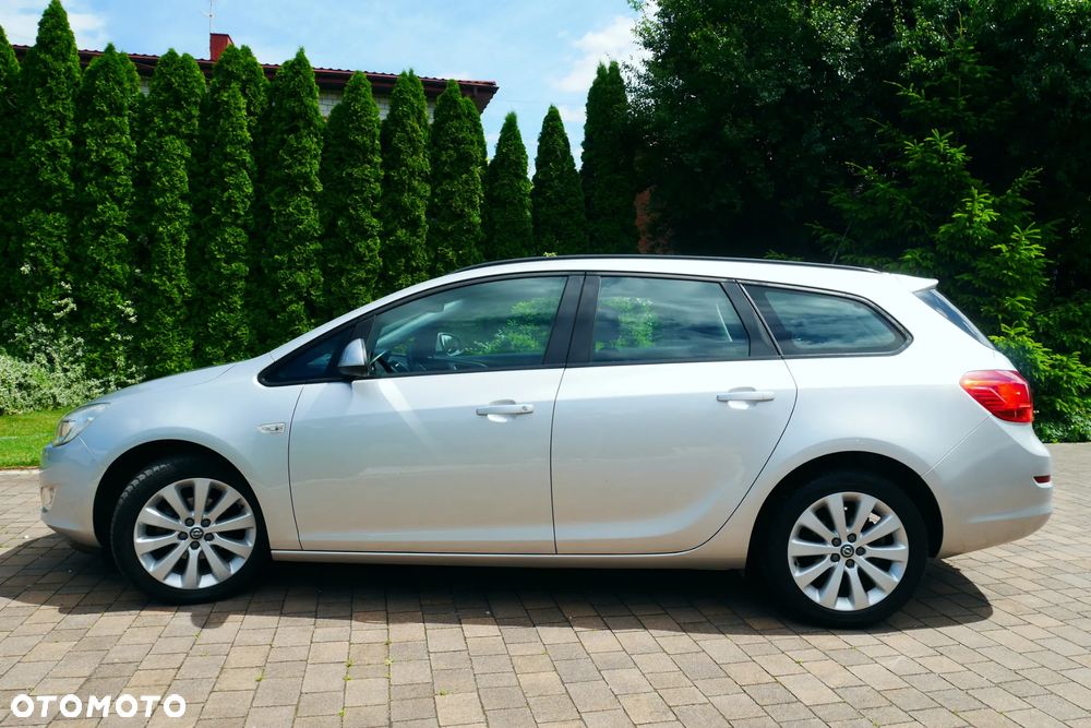 Opel Astra 1.6 Caravan Cosmo - 2