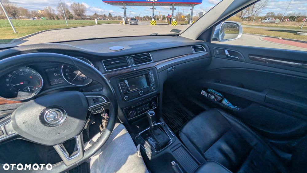 Skoda Superb 2.0 TDI Family DSG - 14