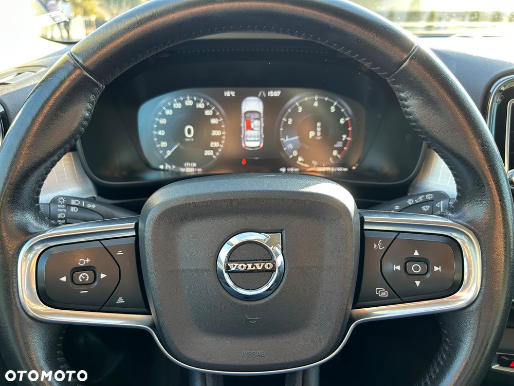 Volvo XC 40 T5 AWD Momentum Pro - 21