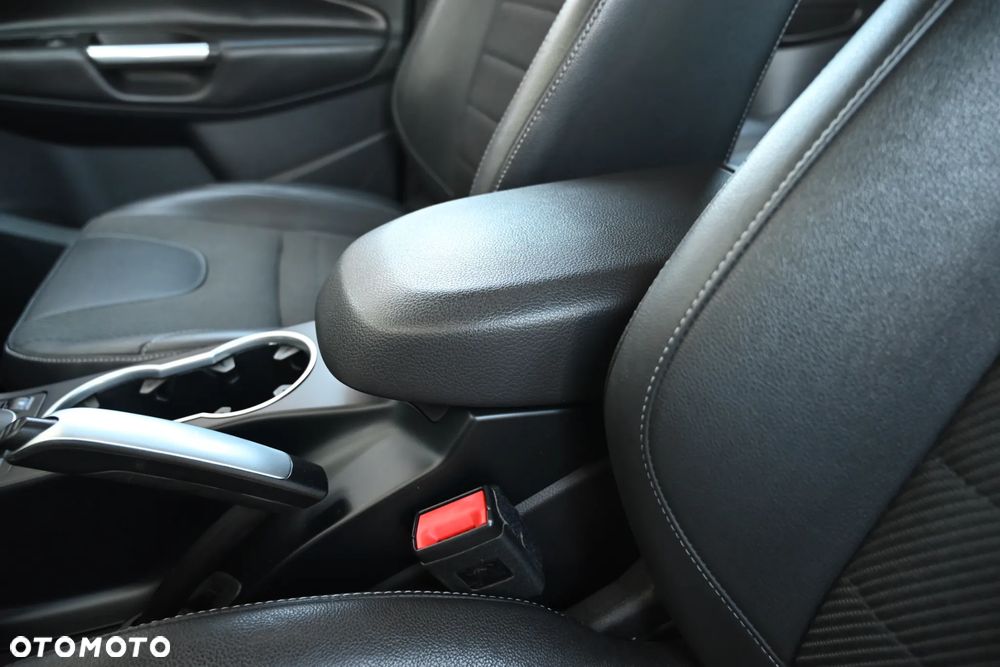 Ford Kuga - 32