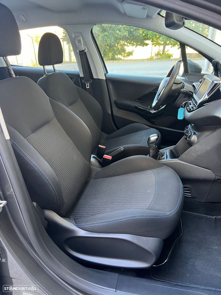 Peugeot 208 1.2 PureTech Signature - 20