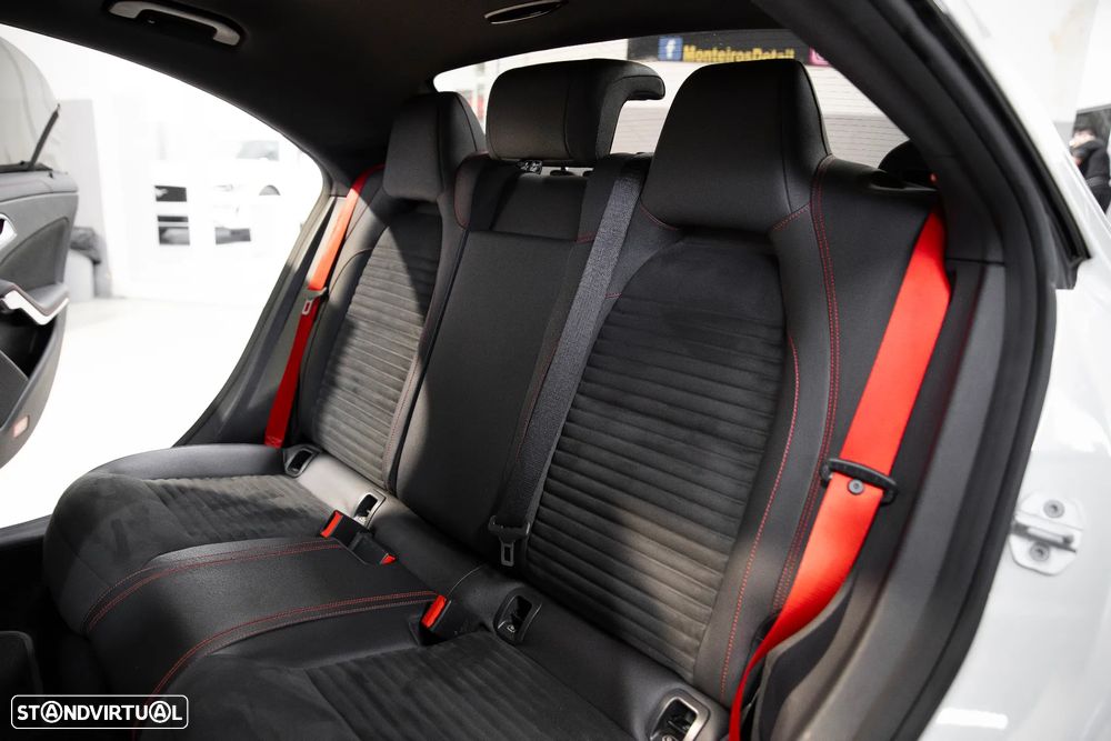 Mercedes-Benz CLA 45 AMG 4Matic Speedshift DCT 7G Night Edition - 31