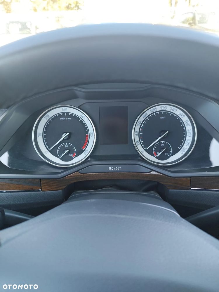 Skoda Superb 2.0 TDI SCR 4x4 Scout DSG - 13