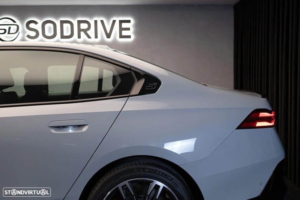 BMW 530 e Pack Desportivo M - 37