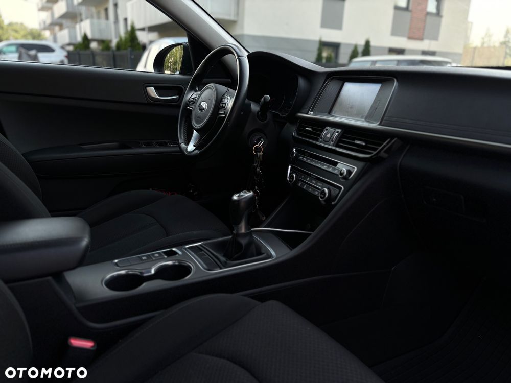 Kia Optima 2.0 L - 16