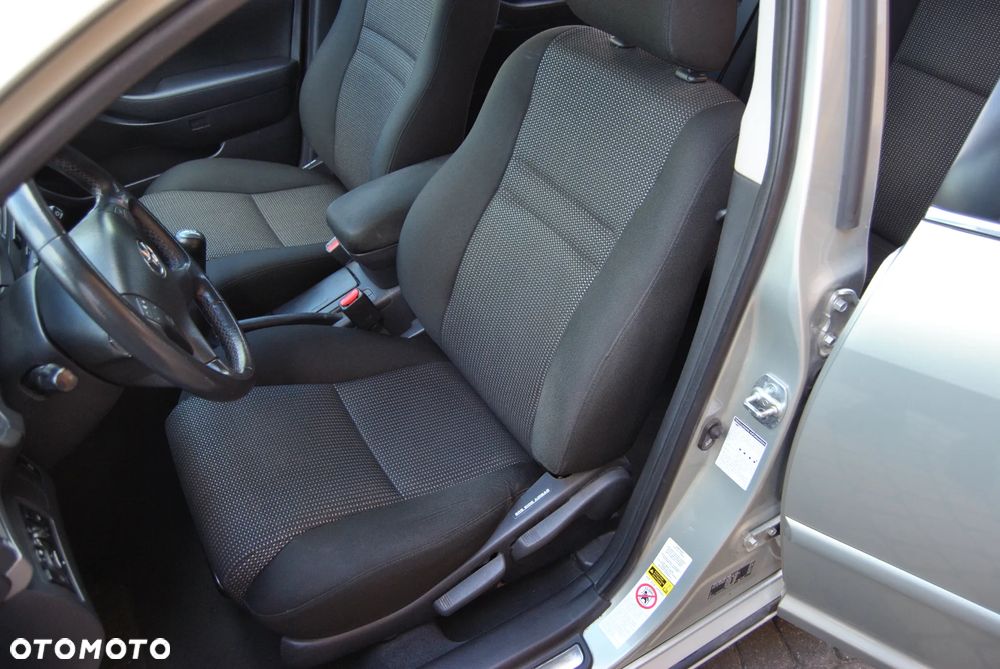 Toyota Avensis 1.8 VVT-i Sol - 24