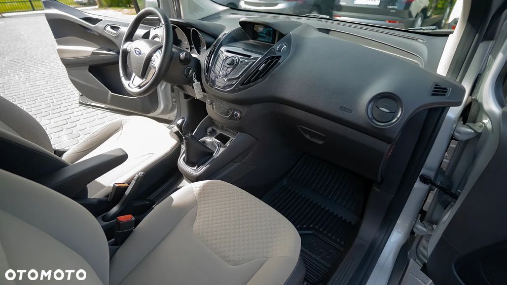 Ford Tourneo Courier 1.5 TDCi S&S Ambiente - 18