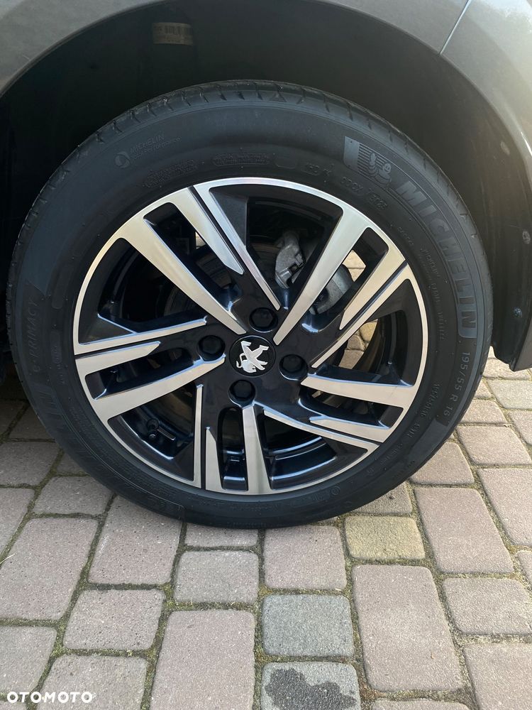 Peugeot 208 PureTech 100 EAT8 Active - 15