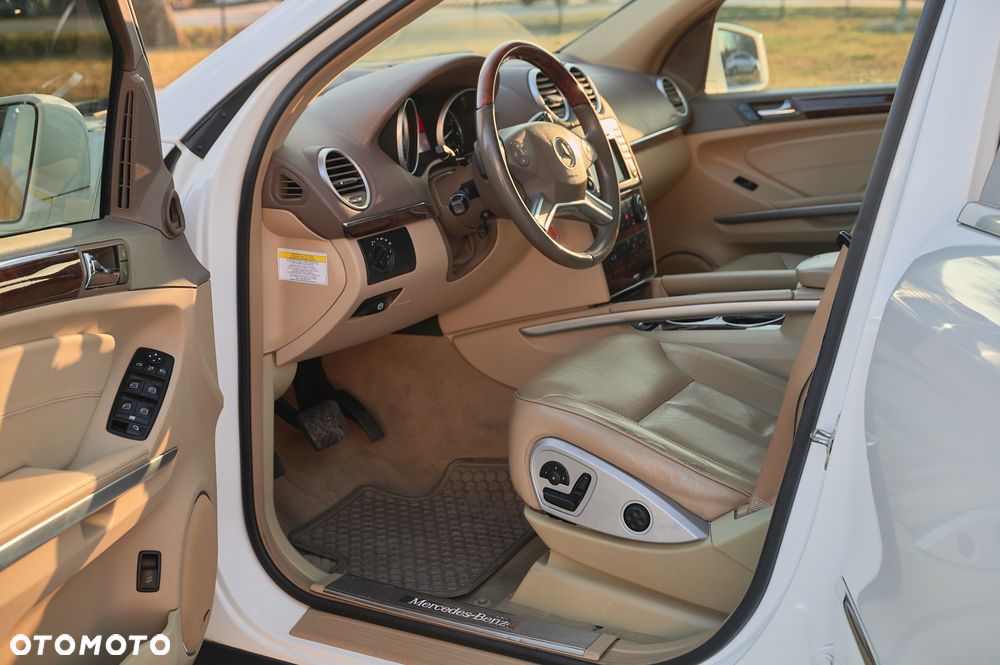 Mercedes-Benz GL 450 4Matic 7G-TRONIC - 24