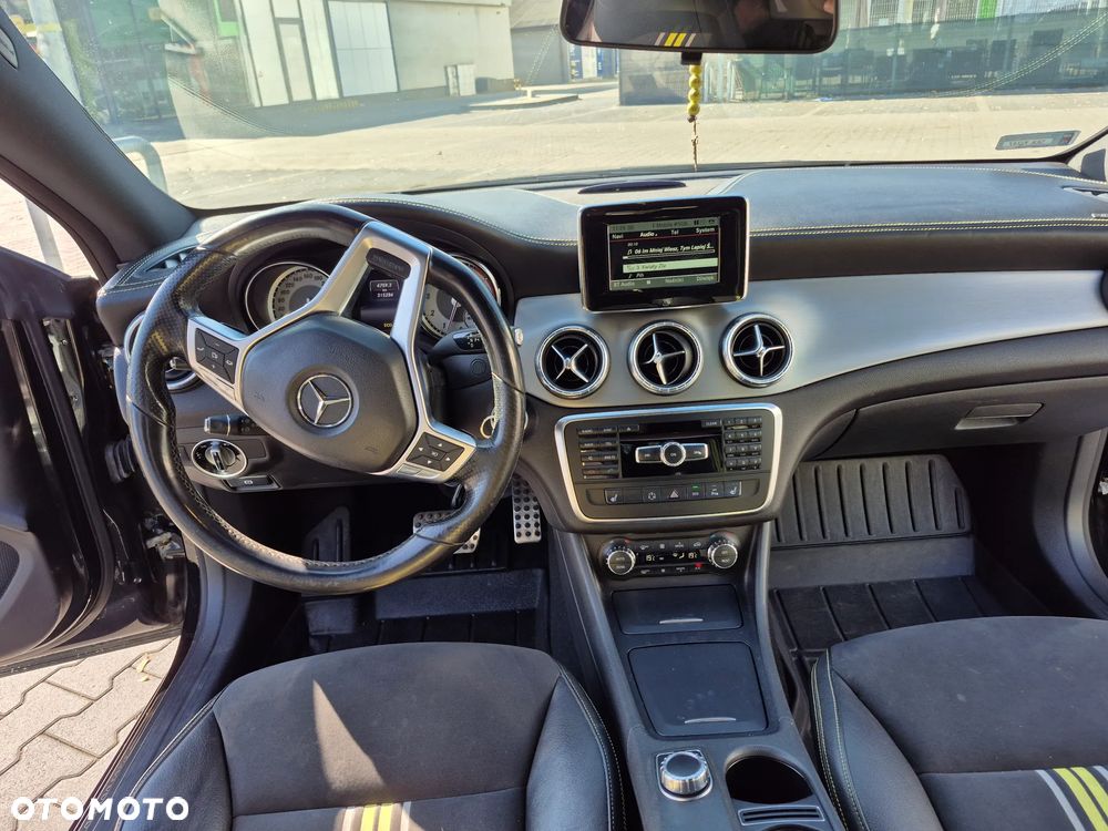 Mercedes-Benz CLA 250 7G-DCT - 11