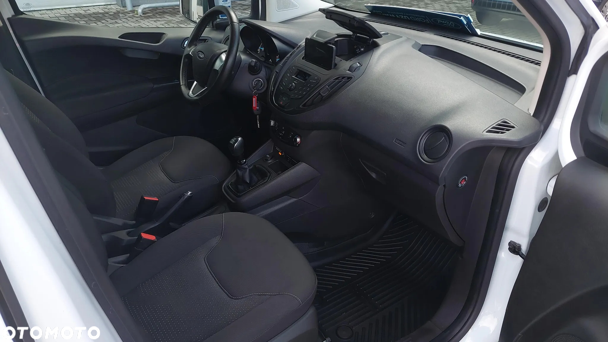 Ford Courier - 22