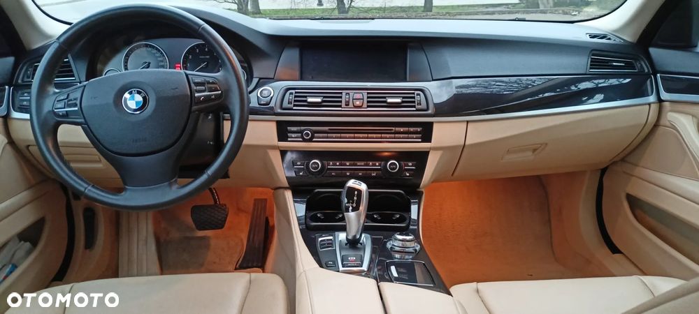 BMW Seria 5 520i Luxury Line - 9