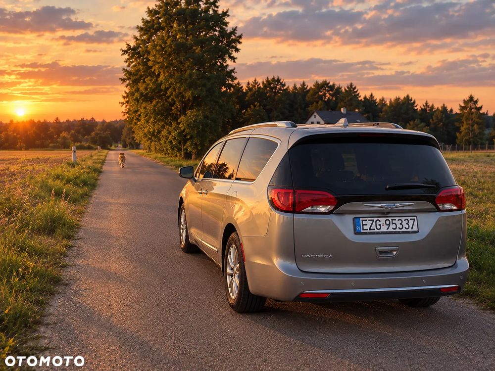 Chrysler Pacifica - 3