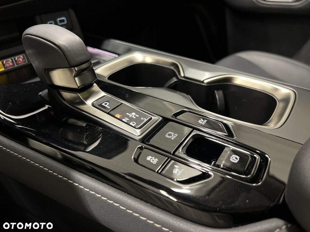 Lexus NX 350h Omotenashi AWD - 28