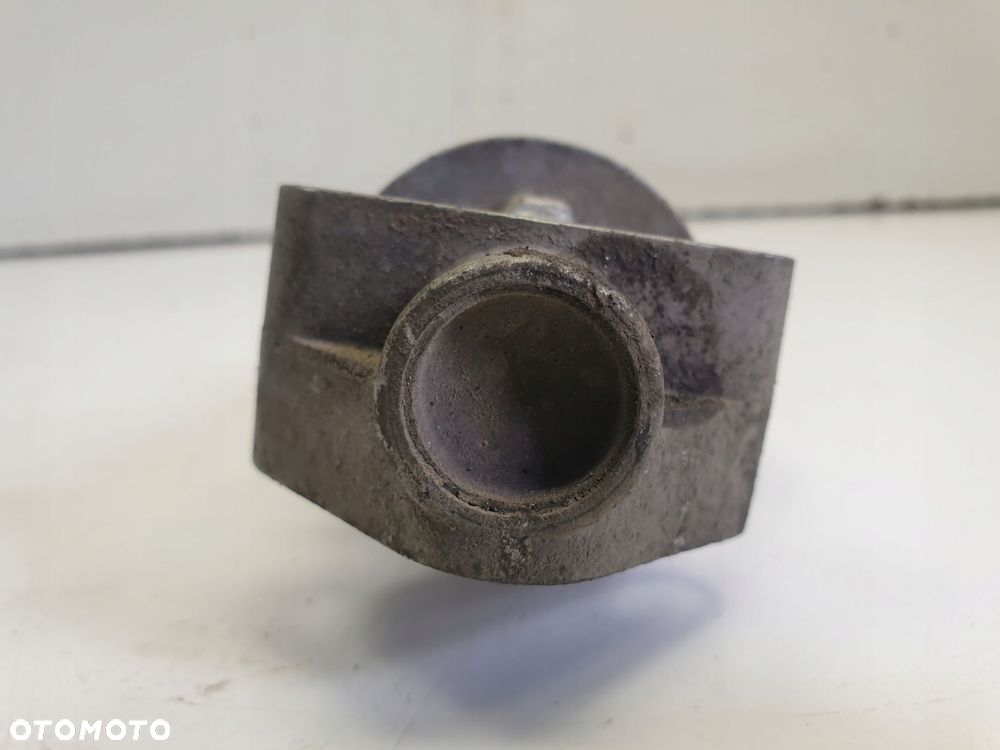 Audi A3 8L 1.6 8V ZAWÓR EGR 06A131501F - 5