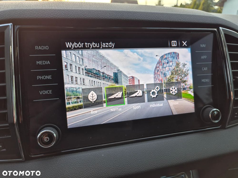 Skoda Karoq 2.0 TDI SCR 4x4 Style DSG - 9