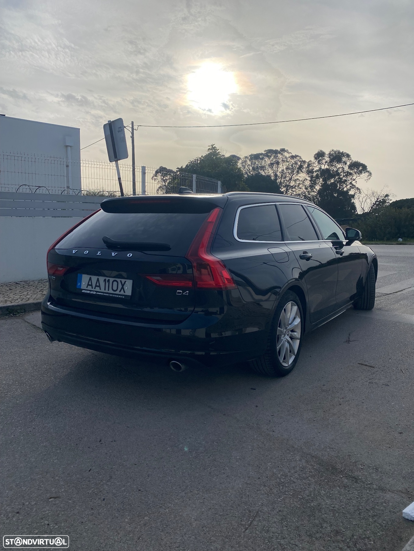 Volvo V90 2.0 D4 Momentum Plus Geartronic - 4
