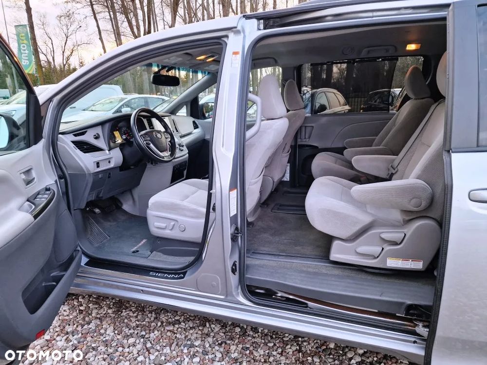 Toyota Sienna - 9