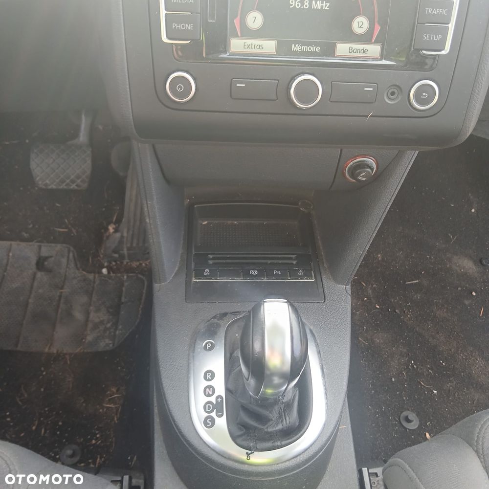 Volkswagen Touran 1.6 TDI DPF BlueMotion Technology DSG Comfortline - 21