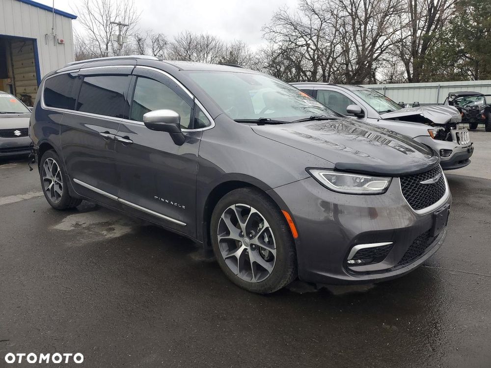 Chrysler Pacifica - 5