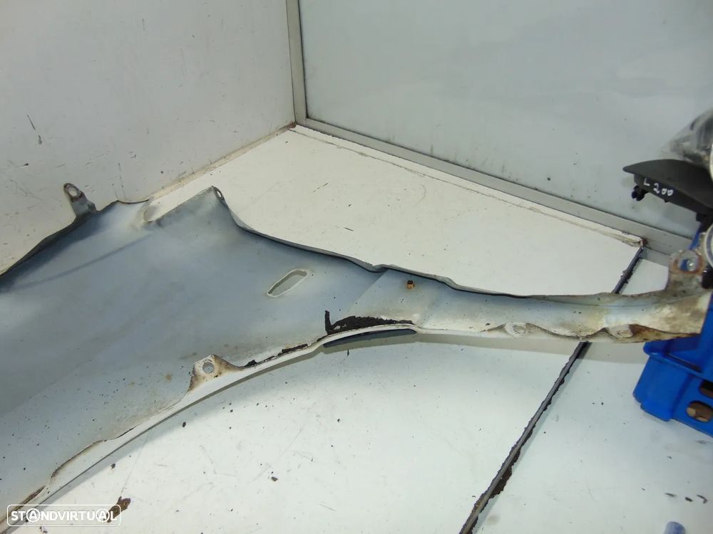 Mitsubishi Space Runner guarda lamas - 4