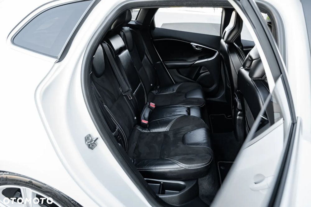 Volvo V40 T4 R Design - 22