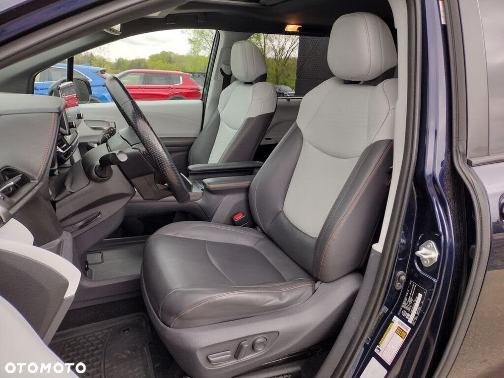 Toyota Sienna - 14