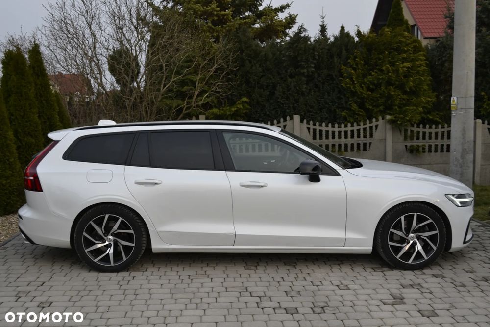 Volvo V60 B3 B R-Design - 9