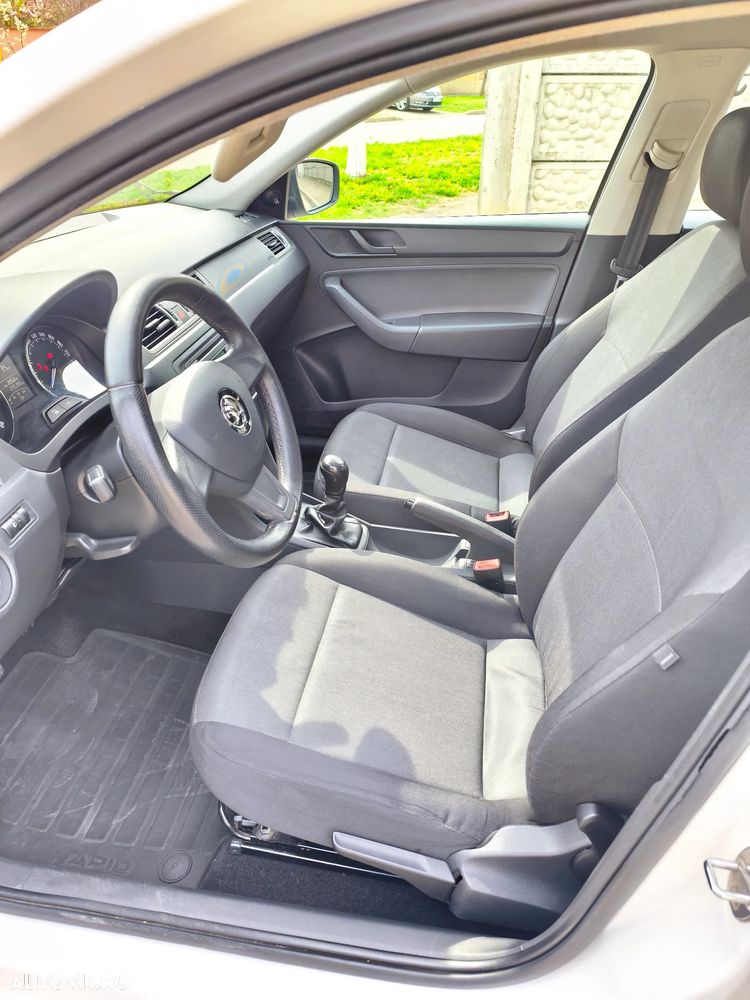 Skoda RAPID 1.2 TSI Active - 9