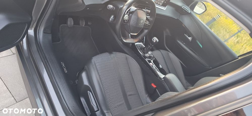 Peugeot 208 - 5