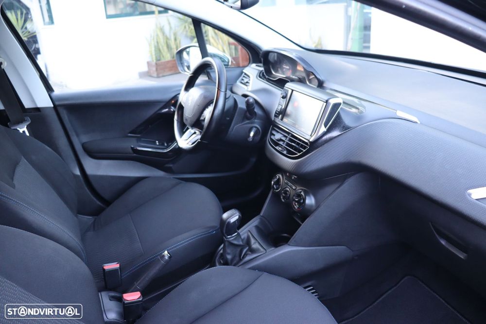 Peugeot 208 1.2 PureTech Style - 12