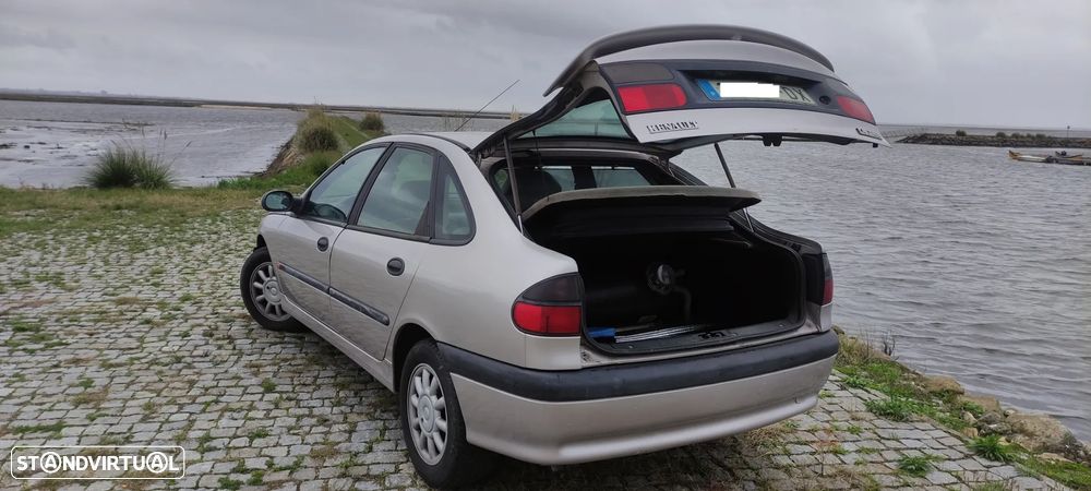 Renault Laguna 3.0 i V6 Baccara - 13