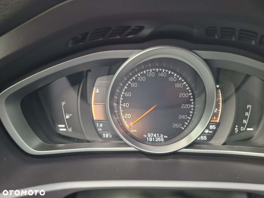 Volvo V40 Cross Country - 11