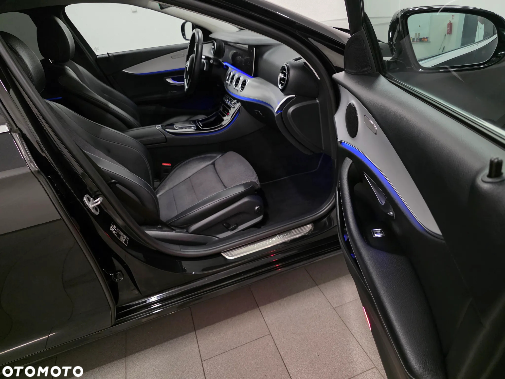 Mercedes-Benz Klasa E 220 d 4Matic 9G-TRONIC AMG Line - 30