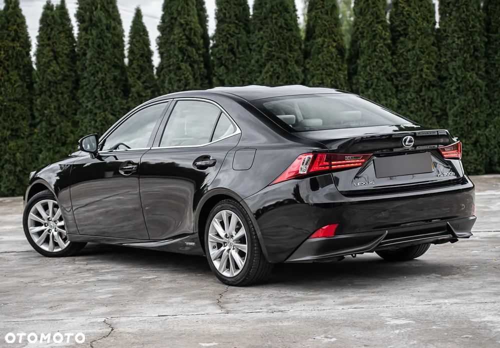 Lexus IS 300h Executive Line - 9