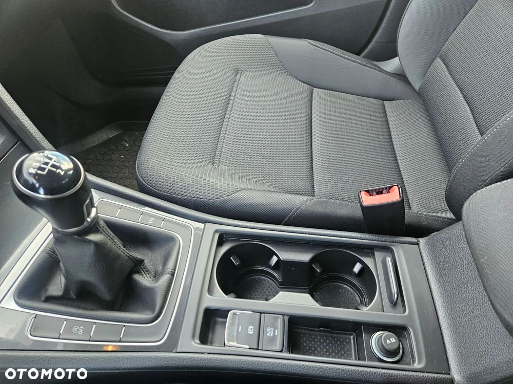 Volkswagen Golf VII 1.6 TDI BMT Comfortline - 19