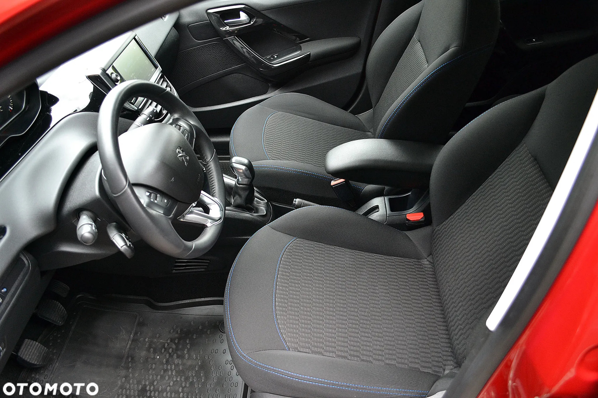 Peugeot 208 - 10