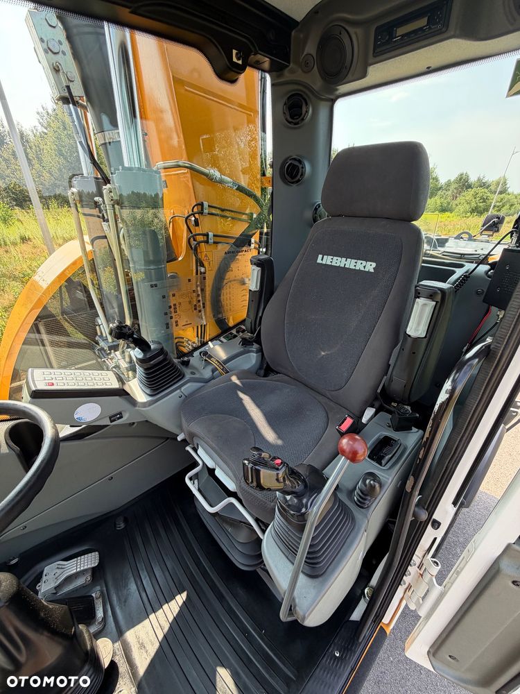 Liebherr A914 compact |rototilt |lapy-plug| - 7