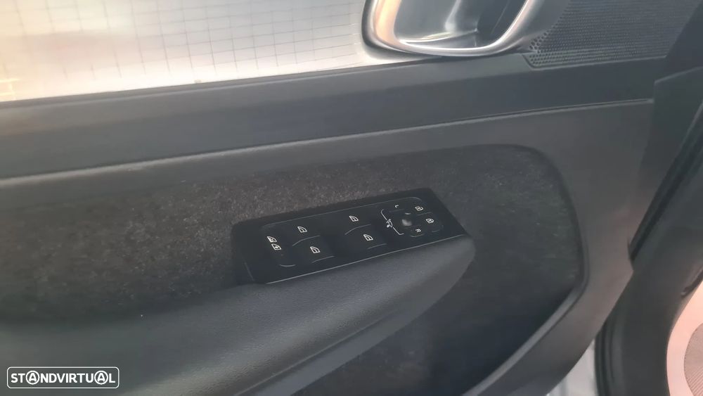 Volvo XC 40 1.5 T3 Momentum Geartronic - 19