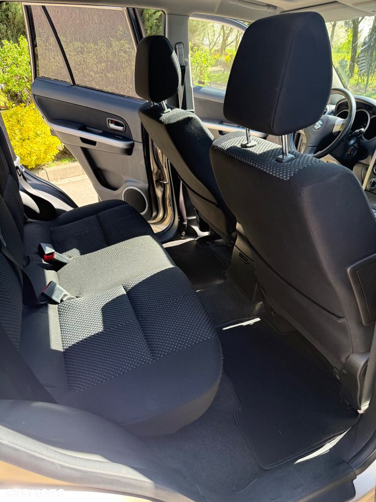 Suzuki Grand Vitara 2.0 Comfort + - 11