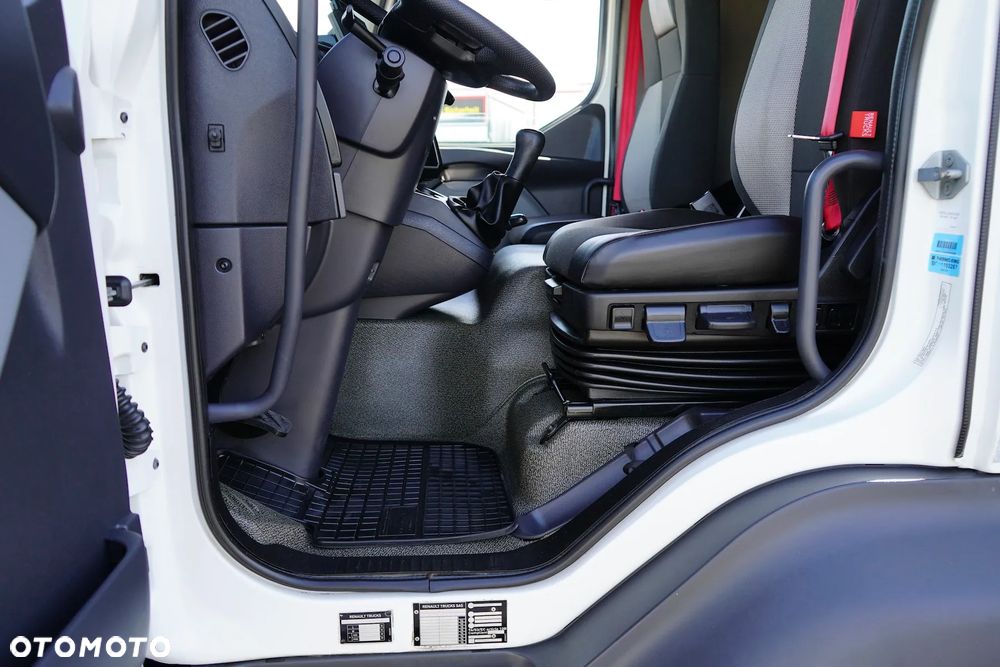 Renault / D 12 / 210 / ACC / EURO 6 / CHŁODNIA / ŁAD. 5950 KG / 11 PALET - 33