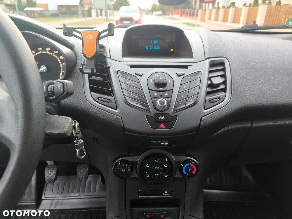 Ford Fiesta - 25