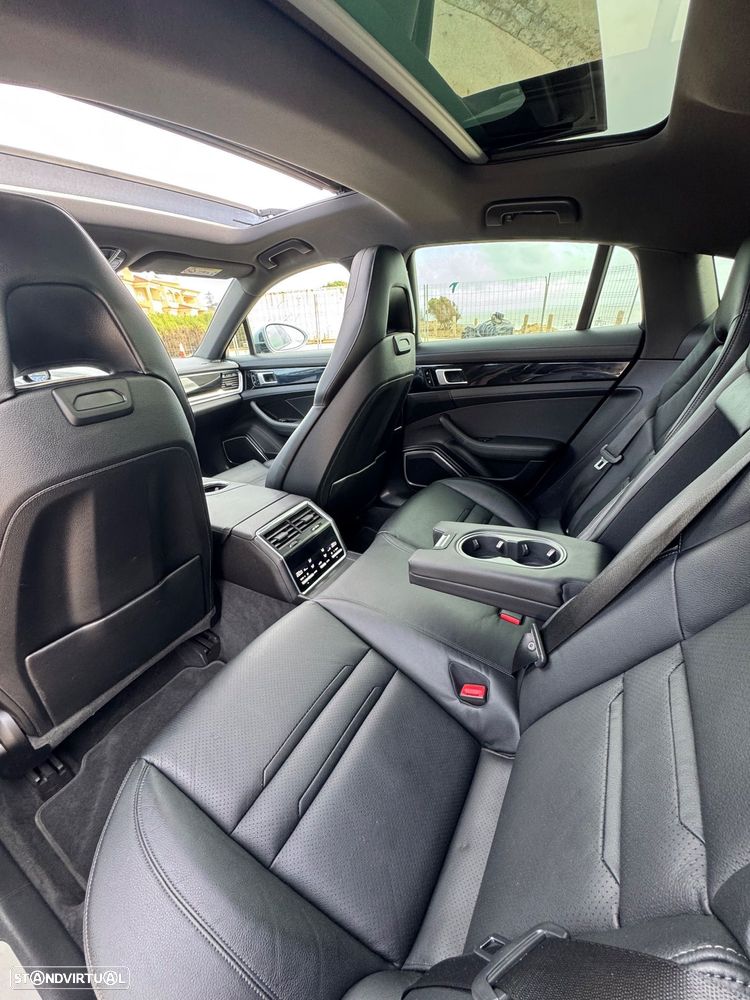 Porsche Panamera 4 E-Hybrid Platinum Edition com PDLS - 24