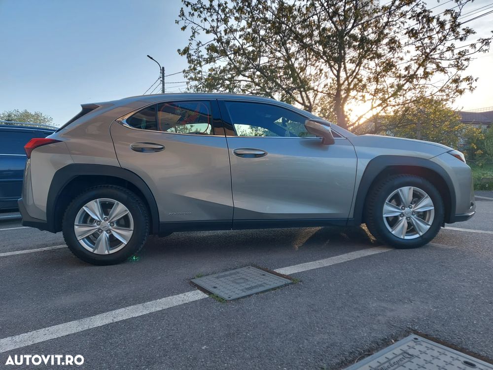 Lexus UX 250h Style+ Edition - 12