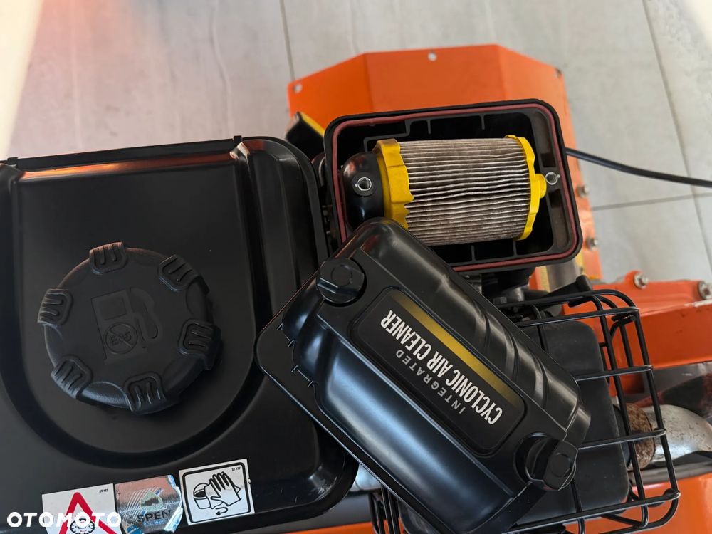 Husqvarna Glebogryzarka Kultywator BENASSI. Włoska Oryginalna Maszyna sprowadzona z Norwegii. Silnik Honda lub BRIGGS VANGUARD. 7km lub 5,5km . Szerokość rob. 80cm. 3 biegi pracy. To nie jest chińczyk!! Prawdziwy kultywator Przemysłowy koszt nowego około 10 tysięcy złotych. Okazja  cena zimowa wyprzedaż!! - 30