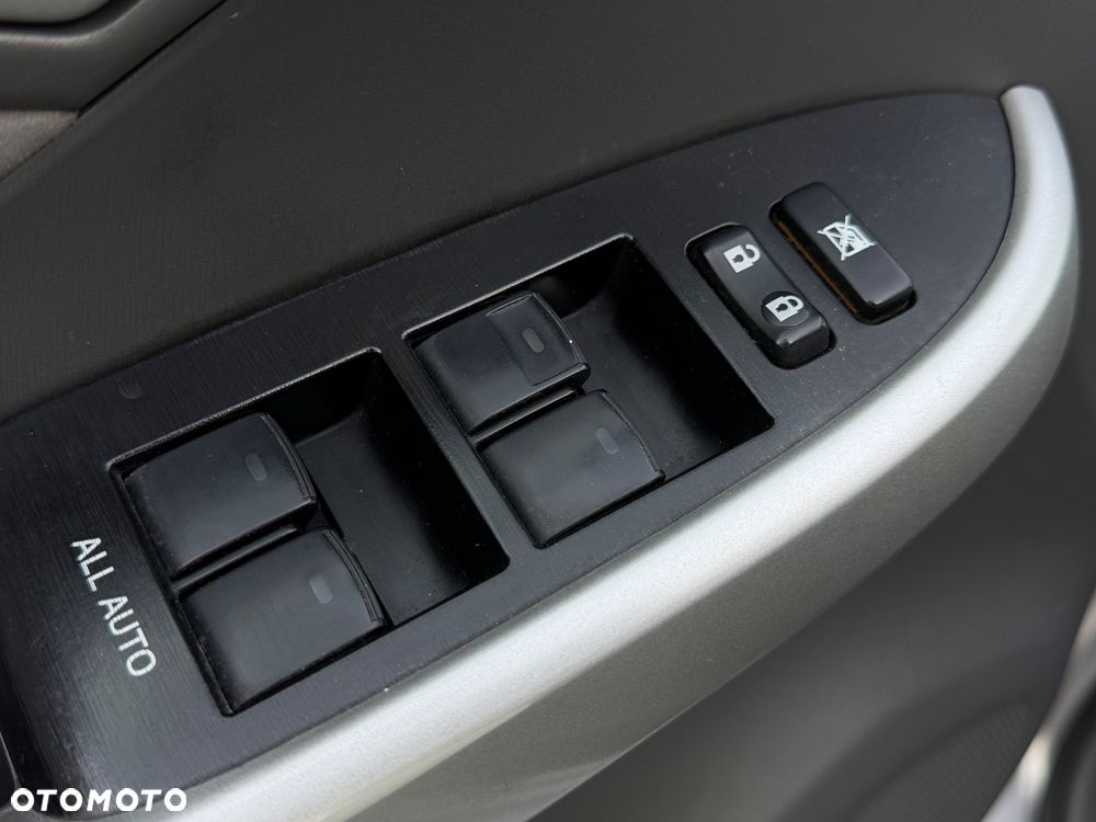 Toyota Prius (Hybrid) Executive - 13