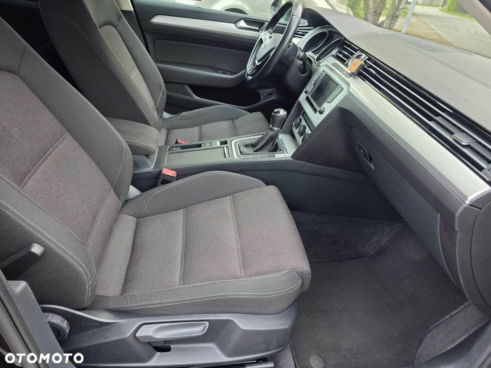 Volkswagen Passat 2.0 TDI (BlueMotion Technology) Comfortline - 18