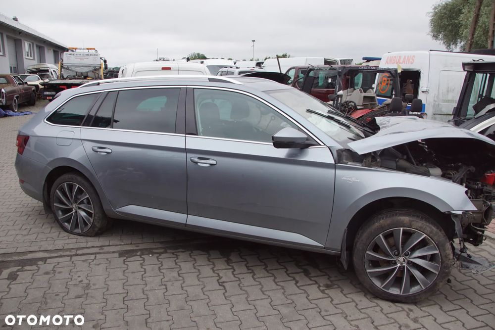Auto na części - Skoda Superb III 4x4 2.0 TDI 190 KM DFHA SWP LF7M 2018R Silnik Skrzynia Drzwi Błotnik Zderzak Klapa Lampa Lusterko Klamka Szyba Deska Kokpit Sterownik Moduł Czujnik Licznik Wyświetlacz Panel Kierownica - 4