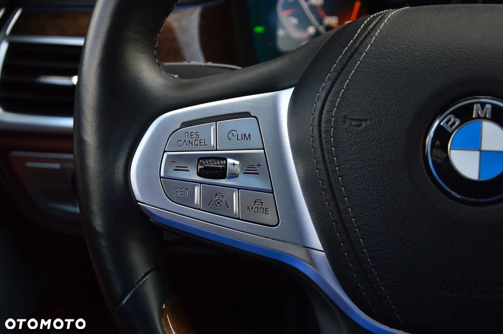 BMW Seria 7 M760Li xDrive V12 Excellence - 31